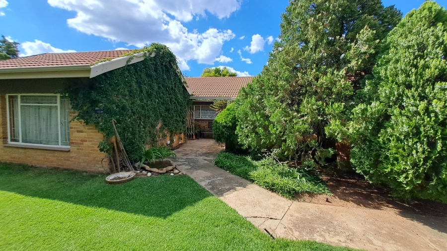 5 Bedroom Property for Sale in Fichardt Park Free State